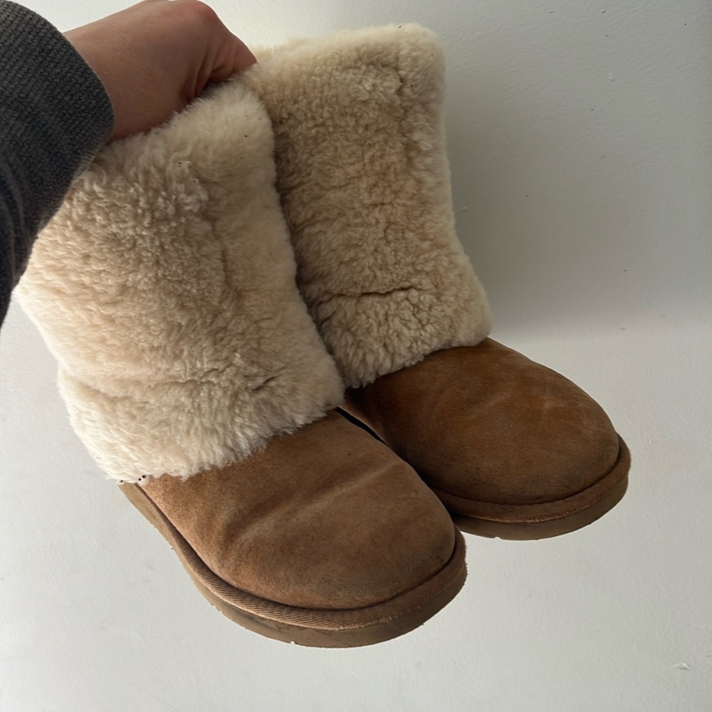 Women’s UGG boot fold over sheep skin boot size 8 GCU chestnut
